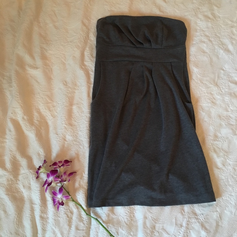 Strapless dress with pockets